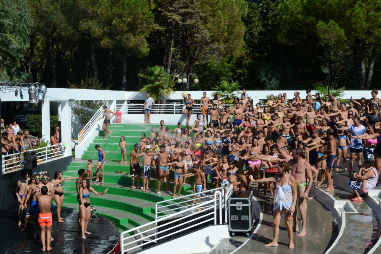 Villaggio Turistico La Mantinera - Appartamenti De Luxe Прая а Маре Екстериор снимка